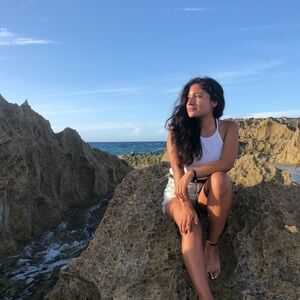 Meet your Posher, Valeria